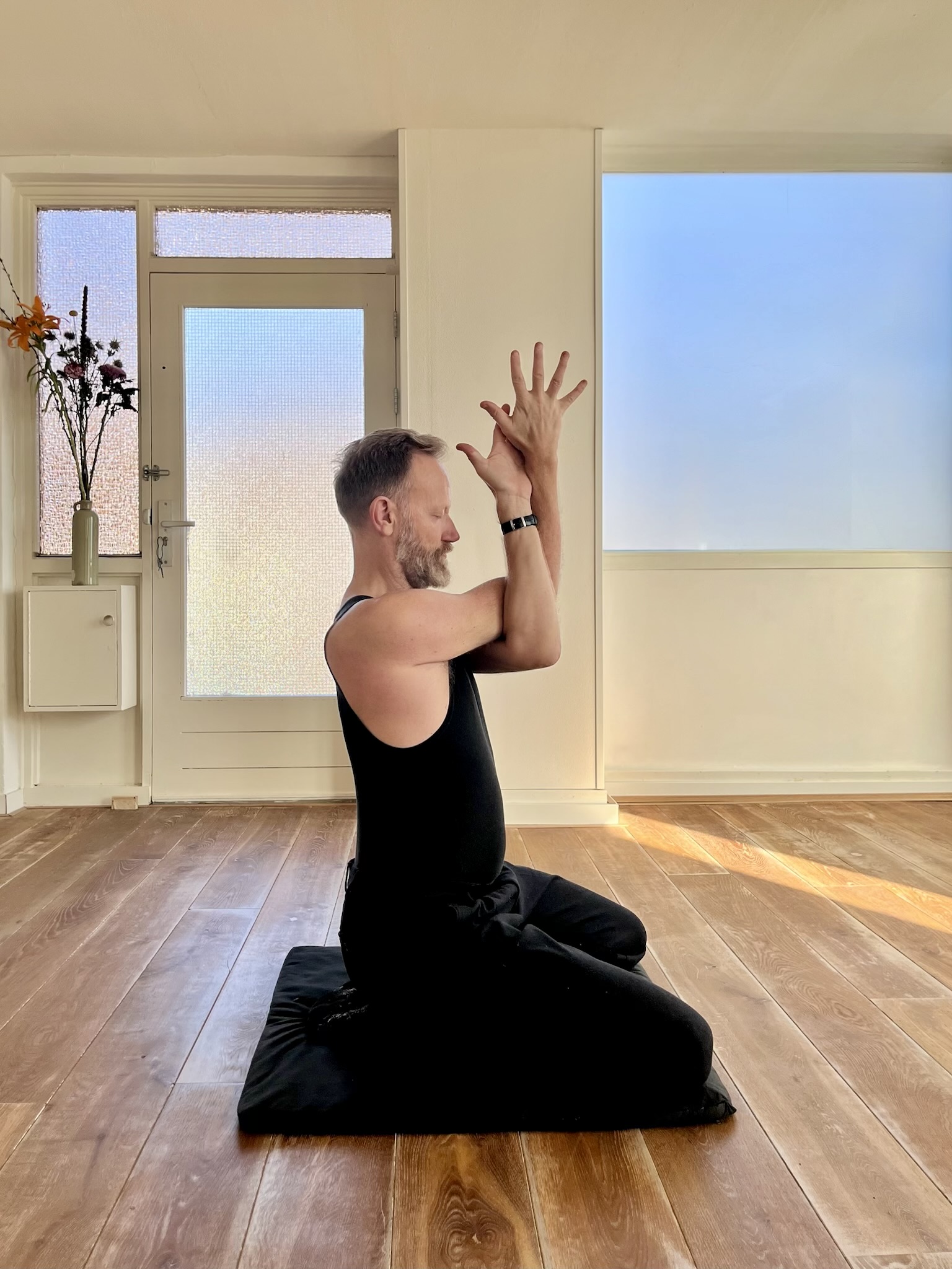 Weekly group classes and private sessions in Amsterdam by Norman Kouwenhoven